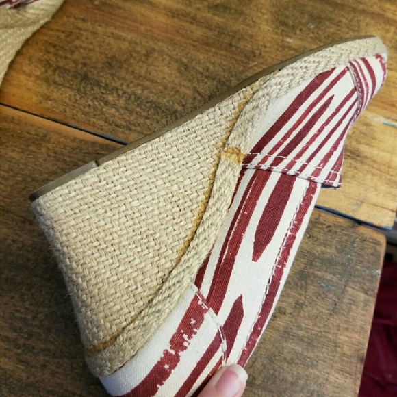 TOMS Red and White Striped Wedges - Picture 4 of 6